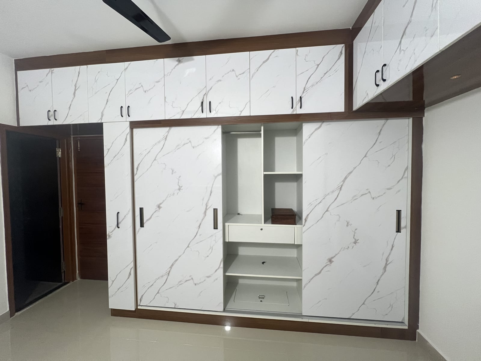Wardrobe Design — Style 3